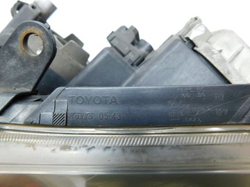 SVĚTLO LEVÝ PŘEDNÍ - TOYOTA AVENSIS T25 03-06 EVROPA