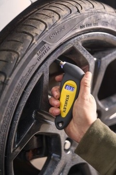 STANLEY STHT80874-0 цифровой манометр в шинах