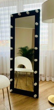 Lustro do makijażu wizażu z oświetleniem Lustro