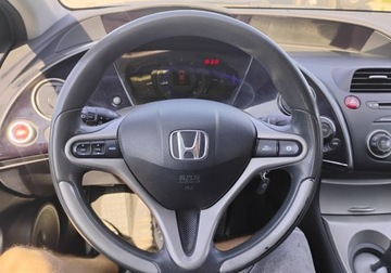 Honda Civic VIII 2008 Honda Civic 2008r, 1.4 Benzyna. Uszkodzony lewy tyl. Jezdzi 1.4 Benzyna, zdjęcie 10