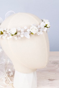 WIANEK KOMUNIJNY Z BIAŁYCH KWIATÓW