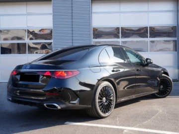 Mercedes Klasa E W214 Sedan 2.0 200 204KM 2025 MERCEDES-BENZ E Klasa 200 AMG Sedan 2.0 (204KM) 2025, zdjęcie 2