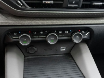 Citroen C5 X Plug-In 1.6 PureTech Plug-In 180KM 2023 Citroen C5X ZS674TH#1.6 PHEV 225 Shine Pack EAT8, zdjęcie 16