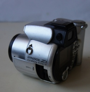 Цифровой фотоаппарат MINOLTA DIMAGE Z1