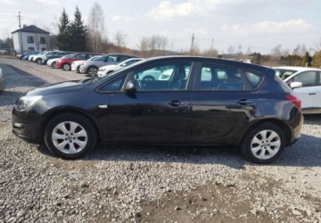 Opel Astra J GTC 1.4 100KM 2014 Opel Astra Opel Astra j 1.4 16v klima pds stan bdb gwarncja przebiegu 1.4, zdjęcie 6