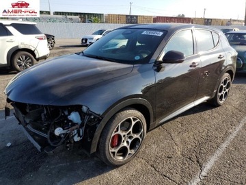 Alfa Romeo 2024 Alfa Romeo Tonale Veloce, 2024r., 4x4, 1.3L 1.3 Hybryda 285KM