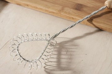 Взбивалка для твердой пены и взбивалка для яичного белка.