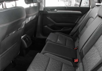 Volkswagen Passat B8 Variant Facelifting 2.0 TDI SCR 200KM 2023 Volkswagen Passat Variant 2.0TDI 200KM DSG, Business, Czujniki parkowania,, zdjęcie 10