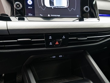 Volkswagen Golf VIII Variant 2.0 TDI 115KM 2022 VOLKSWAGEN Golf 2.0 TDI SCR Life Combi 115KM 2022, zdjęcie 13