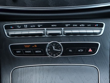 Mercedes Klasa E W213 Cabrio 2.0 200 184KM 2018 Mercedes E E 200, Automat, Skóra, Navi, Klima, zdjęcie 15