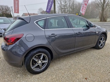 Opel Astra J Hatchback 5d 1.4 Turbo ECOTEC 140KM 2010 Opel Astra Sliczna 1.4 b Ful Opcja Bezwypadkowa Zarejestrowana Gwarancja, zdjęcie 9
