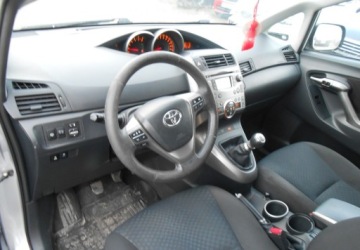 Toyota Verso Minivan 2.0 D-4D 126KM 2010 Toyota Verso Toyota Verso 2.0 Diesel 127 KM 7 miejsc 2.0 Diesel 127KM, zdjęcie 11