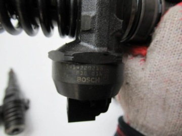 БЛОК ИНЖЕКТОРОВ VW Golf V 1.9TDI 038130073AG