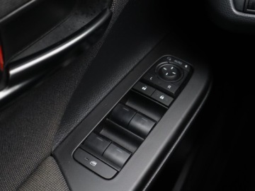 Toyota C-HR I Crossover Facelifting 1.8 Hybrid 122KM 2023 Toyota C-HR 1.8 Hybrid, Salon Polska, zdjęcie 16