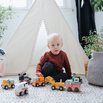 Деревянная машина скорой помощи CARETKA Trefl из блоков