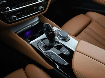 BMW Seria 5 G30-G31 Limuzyna 530e iPerformance 252KM 2017 BMW 530 Luxury Line PHEV panorama skóra kamera, zdjęcie 30