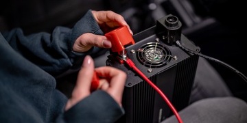 АВТОМОБИЛЬНЫЙ ИНВЕРТОР 12 В 230 В 1000 Вт/2000 Вт SINUS MODIF. КОМПЬЮТЕРНЫЙ ОБОГРЕВАТЕЛЬ