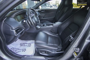 Jaguar XE Sedan Facelifting 2.0 i4P 300KM 2019 Jaguar XE Ledy / Virtual / XDRIVE / FV23%, zdjęcie 21