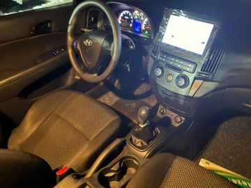 Hyundai i30 I Hatchback 1.4 109KM 2010 Hyundai i30 LIFT 1.4 109KM Klima Tablet Kamera cofania GPS Sprawdz, zdjęcie 3