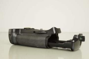 Многофункциональный аккумуляторный блок Nikon MB-D10