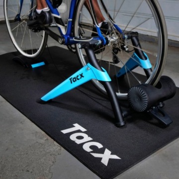TACX Boost — тренажер в комплекте с датчиком скорости
