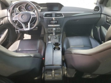 Mercedes Klasa C W205 2013 Mercedes-Benz Klasa C 63 AMG 2013 6.2l 6.2 Benzyna 451KM, zdjęcie 8