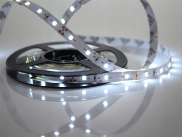 Светодиодная лента для потолков с блоком питания и пультом 8М.