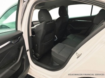 Skoda Octavia IV Liftback 1.5 TSI EVO 150KM 2023 Skoda Octavia 1.5 eTSI Style Gwarancja 1.5 Benzyna 150KM, zdjęcie 9