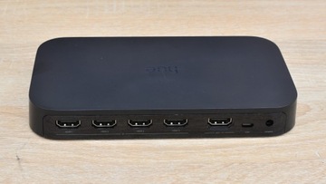 Philips Hue Play HDMI Sync Box Синхронизация света с телевизором и играми с помощью 4x HDMI