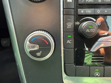 Volvo XC60 I SUV Facelifting 2.0 D3 DRIVE-E 150KM 2015 Volvo XC 60 LEDY PARKTRONIC NAWIGACJA KLIMATYZACJA HAK HOLOWNICZY 2.0 150KM, zdjęcie 10