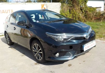 Toyota Auris II 2016 Toyota Auris Okazja 1.8 Hybryda 100KM