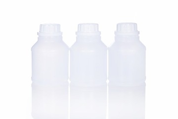 Бутылка 250 мл с крышкой из полиэтилена высокой плотности.