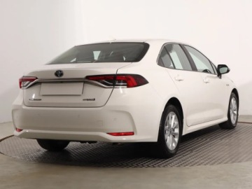 Toyota Corolla XII Sedan 1.8 Hybrid 122KM 2021 Toyota Corolla 1.8 Hybrid, Salon Polska, zdjęcie 4