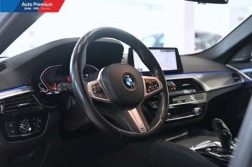 BMW Seria 5 G30-G31 Limuzyna 540i 340KM 2019 BMW Seria 5 540i xDriveFV23LED Fog LightsM Pakiet Sportowy 3.0 Benzyna, zdjęcie 5