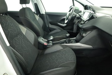 Peugeot 2008 I SUV Facelifting 1.2 PureTech 82KM 2017 Peugeot 2008 1.2 PureTech, Navi, Klima, Tempomat, zdjęcie 6