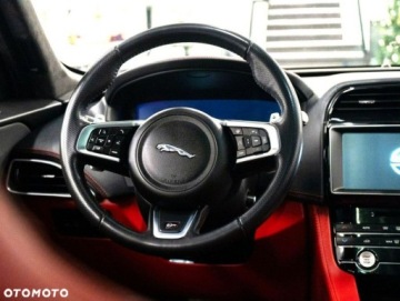 Jaguar F-Pace SVR 5.0 V8 550KM 2020 Jaguar F-Pace Jaguar F-Pace 5.0 V8 P550 AWD SVR Edition 1988 5.0 Benzyna, zdjęcie 17