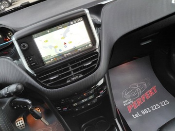 Peugeot 2008 I SUV Facelifting 1.2 PureTech 110KM 2019 Peugeot 2008 Kamera Panorama Alu PDC Sensor 1.2 Benzyna 110KM, zdjęcie 21