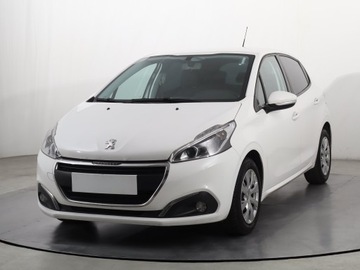 Peugeot 208 I Hatchback 5d Facelifting 1.2 PureTech 82KM 2019 Peugeot 208 1.2 PureTech, Salon Polska, zdjęcie 1