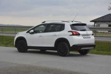 Peugeot 2008 I SUV Facelifting 1.6 BlueHDi 99KM 2016 Peugeot 2008 1.6HDI panorama nawi Car Play doinwes, zdjęcie 4