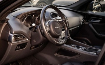 Jaguar F-Pace SUV 2.0 i4 250KM 2018 Jaguar F-Pace Jaguar F-Pace 25t AWD Premium 250KM 2.0 Benzyna 250KM, zdjęcie 8