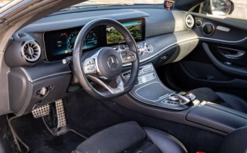 Mercedes Klasa E W213 Cabrio 2.0 200 184KM 2018 Mercedes-Benz Klasa E Mercedes-Benz Klasa E W213 2.0 4Matic 184KM AMG-Line, zdjęcie 11