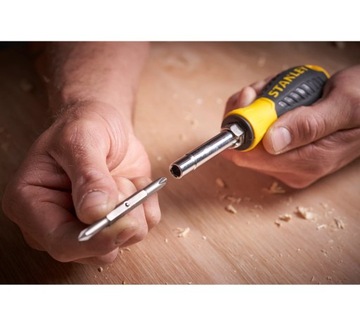 ШЕСТИФУНКЦИОНАЛЬНАЯ ОТВЕРТКА 6-В-1 STANLEY KRK