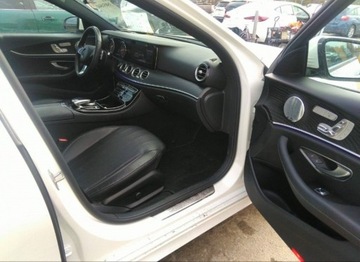 Mercedes Klasa E W213 2017 Mercedes-Benz Klasa E MERCEDES-BENZ E-CLASS E 300, 2017r., 4x4, 2.0L 2.0, zdjęcie 5