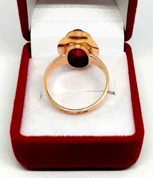 Złoty pierścionek z Rubnem Pr.583 W:5,88gr R.12 .