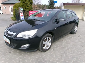 Opel Astra J Sports Tourer 1.4 Twinport ECOTEC 100KM 2012