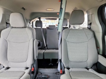 Toyota Sienna III 2021 Toyota Sienna LE 2021 2.5 Hybryda Plug-in 245KM, zdjęcie 11