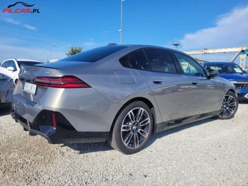 BMW Seria 5 G90-91 2023 BMW Seria 5 M PAKIET PRO GWARANCJA Kamery 360 Zarejestrowany Mozliwa zamia, zdjęcie 34