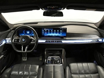 BMW Seria 7 G70 Sedan 3.0 40d 299KM 2025 BMW Seria 7 740d xDrive Sport Sedan 3.0 (299KM) 2025, zdjęcie 5
