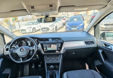 Volkswagen Touran III 1.6 TDI 115KM 2017 Volkswagen Touran swiezo sprowadzone, zarejestrowane, 7osob 1.6 Diesel, zdjęcie 15