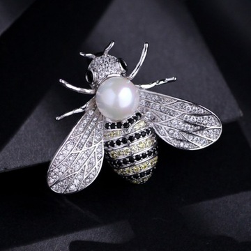 Broszka PIĘKNA PSZCZOŁA srebrna pszczółka z PERŁĄ